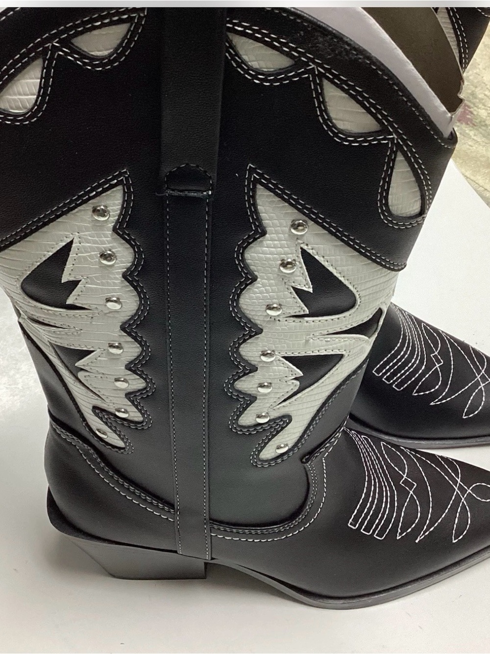 Madden Girls Black White Western Cowboy Boots Silver Stud Detailing Size 7M New